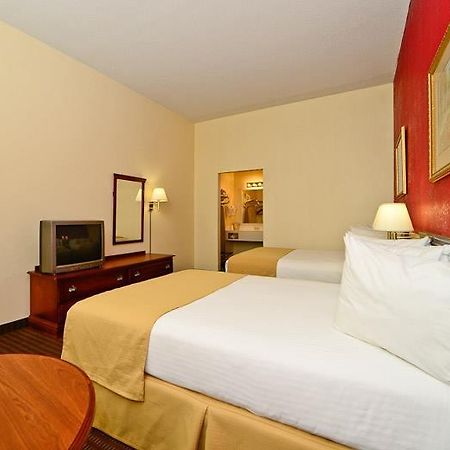 Manchester Heritage Inn & Suites Экстерьер фото