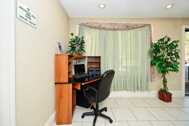 Manchester Heritage Inn & Suites Экстерьер фото