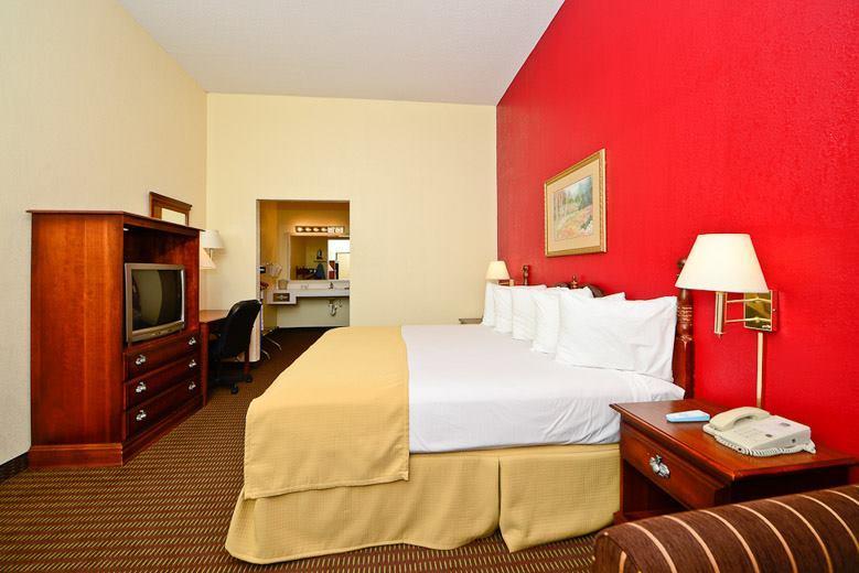 Manchester Heritage Inn & Suites Экстерьер фото