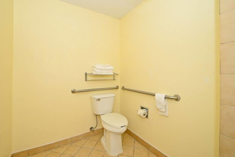 Manchester Heritage Inn & Suites Экстерьер фото