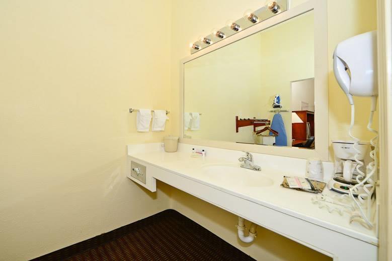 Manchester Heritage Inn & Suites Экстерьер фото