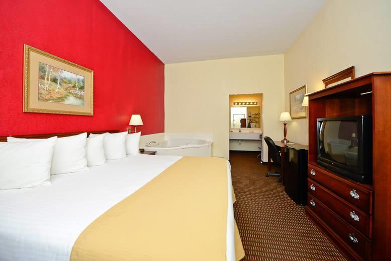 Manchester Heritage Inn & Suites Экстерьер фото